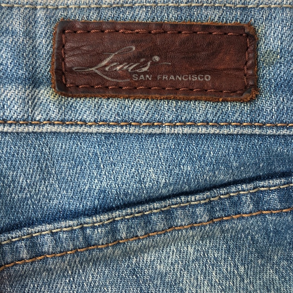 Levi’s Woman’s size 26 denim jean shorts ! *NWT* - Picture 5 of 8